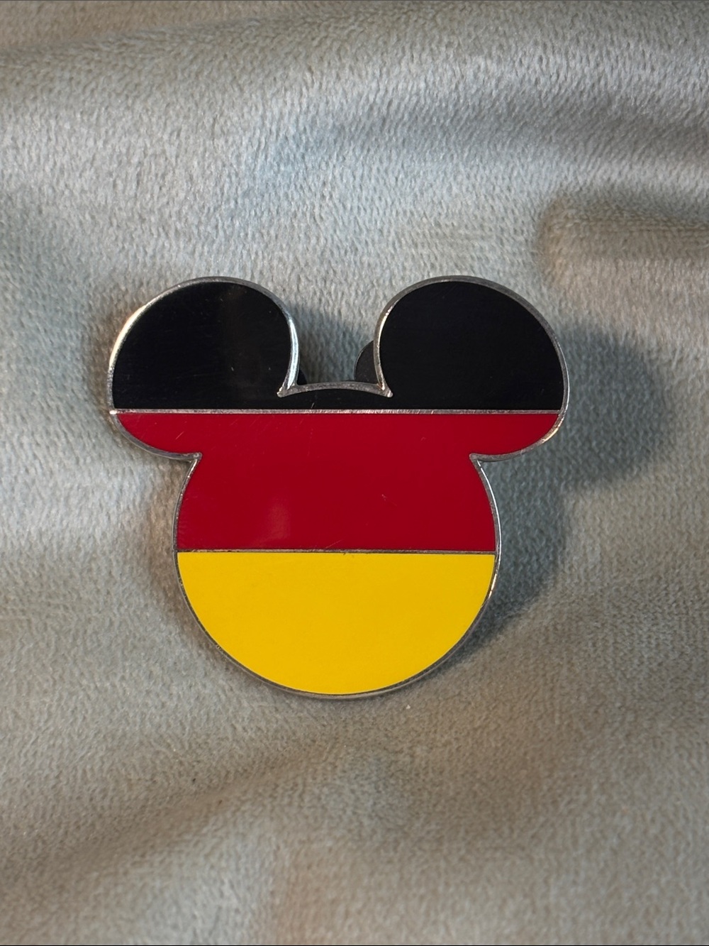 Mickey Epcot Pin- German Flag Mickey Silhouette 2007